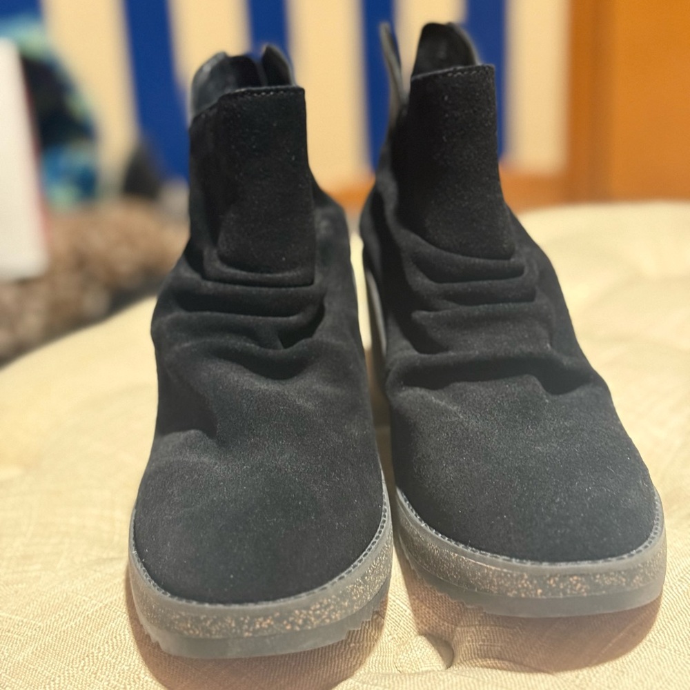 Black suede Aetrex leather wedge boot NWT